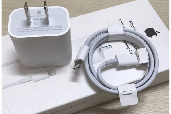 Sử dụng bộ sạc chính hãng