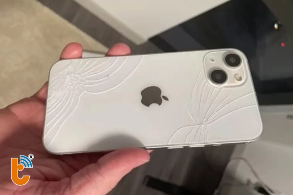 vỡ kính lưng iphone