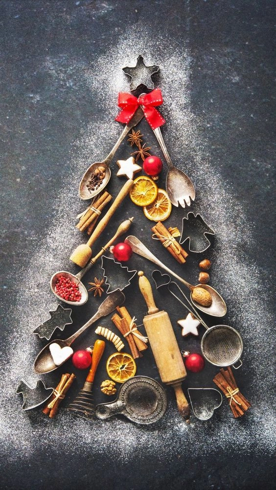 Cây thông từ dụng cụ bếp