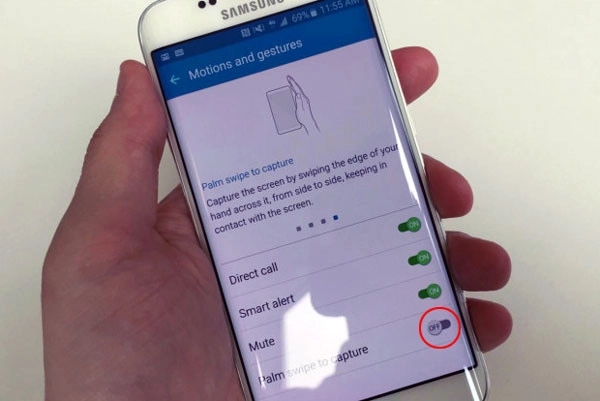 Trước khi muốn chụp ảnh màn hình Samsung bằng cách này bạn phải bật tính năng được khoanh tròn đỏ trong hình.