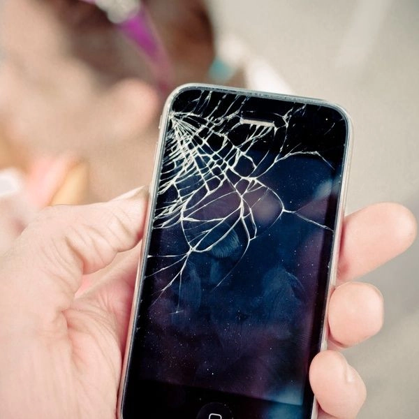 Hiện tượng điện thoại bị nứt mặt kính 