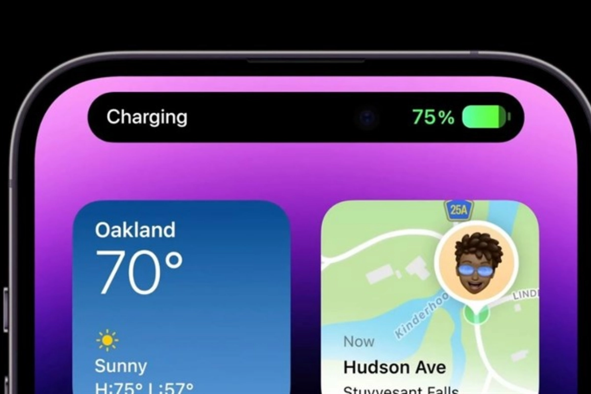 Chẳng cần trượt thanh thông báo để biết tình trạng sạc khi đã có Dynamic Island? Nguồn: Apple.