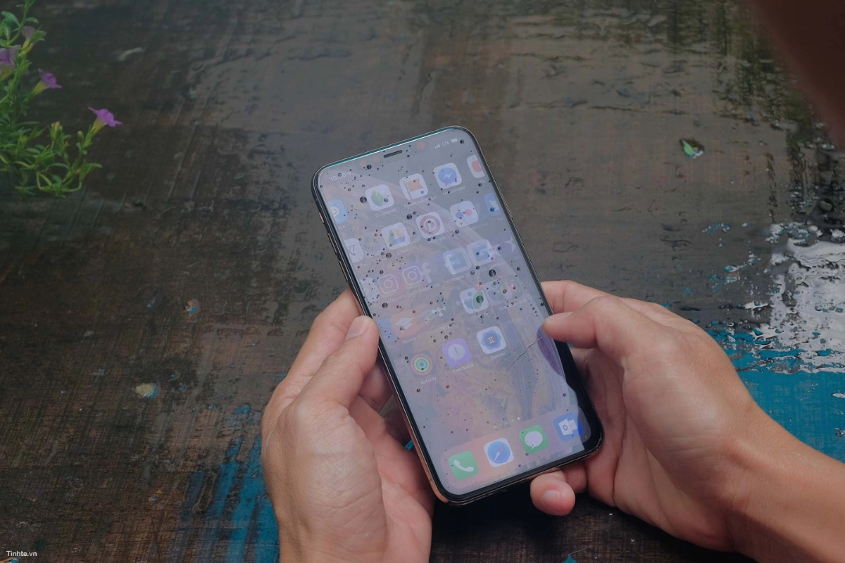 iphone x bị sọc màn hình 6