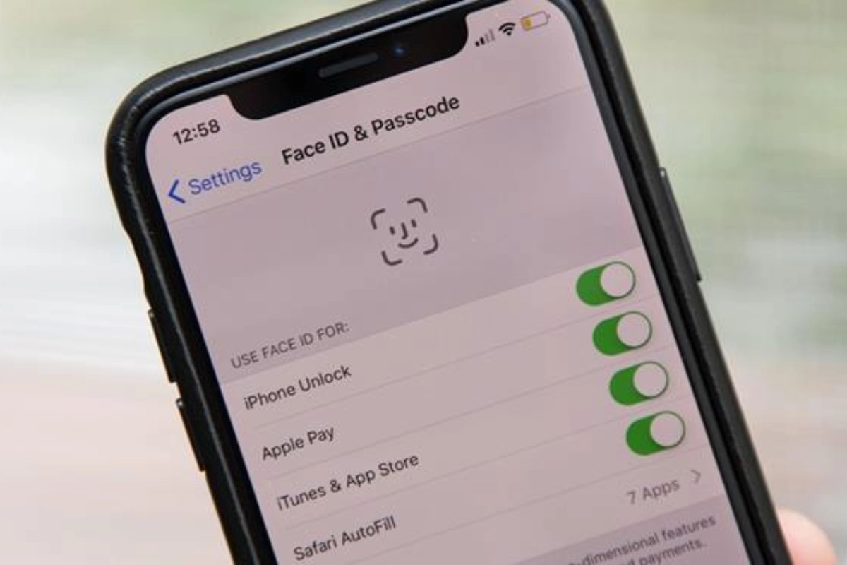 Bật nút gạt bên cạnh mỗi tùy chọn Face ID & Passcode