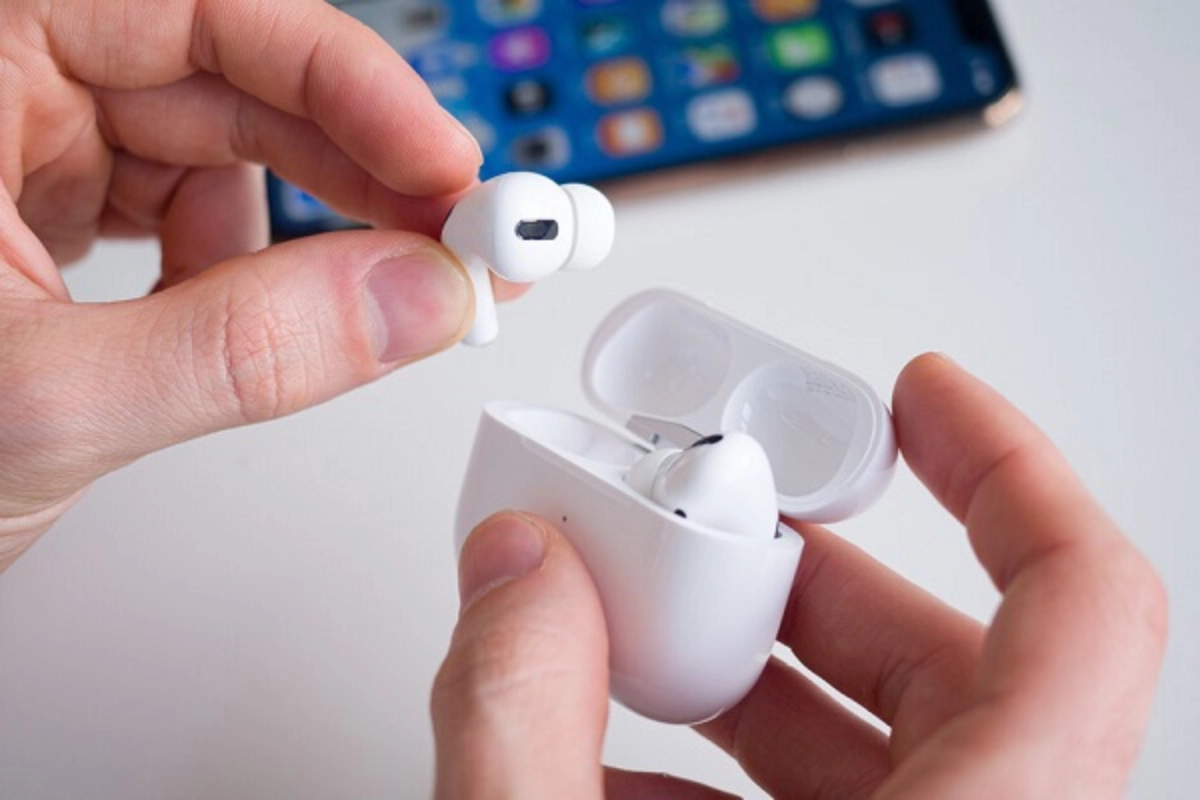Đặt lại AirPods trong hộp đựng