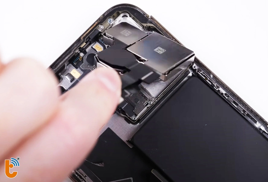 Thay camera sau iPhone 14 Pro max