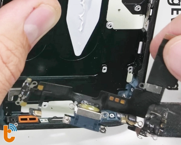 Thay chân sạc iPhone 14 Plus