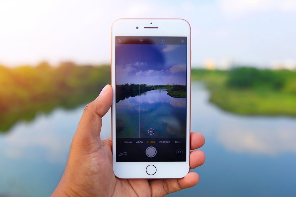iPhone 8 Plus sở hữu camera kép gồm: Cảm biến chính và cảm biến tele.
