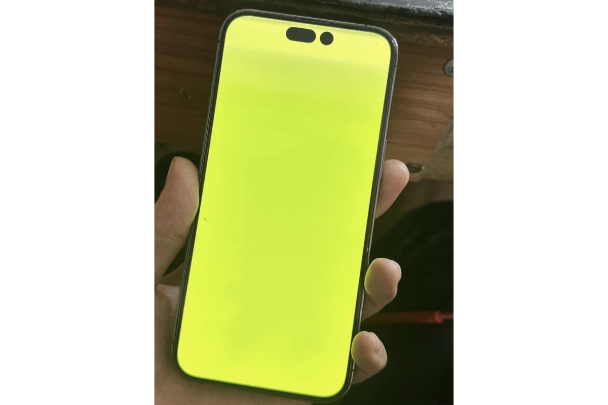iPhone14 Pro Max bị xanh màn hình