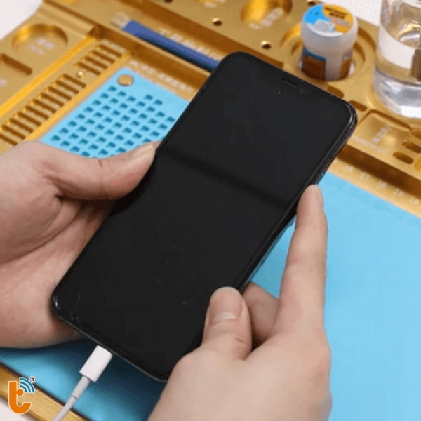 không lên nguồn khi sạc