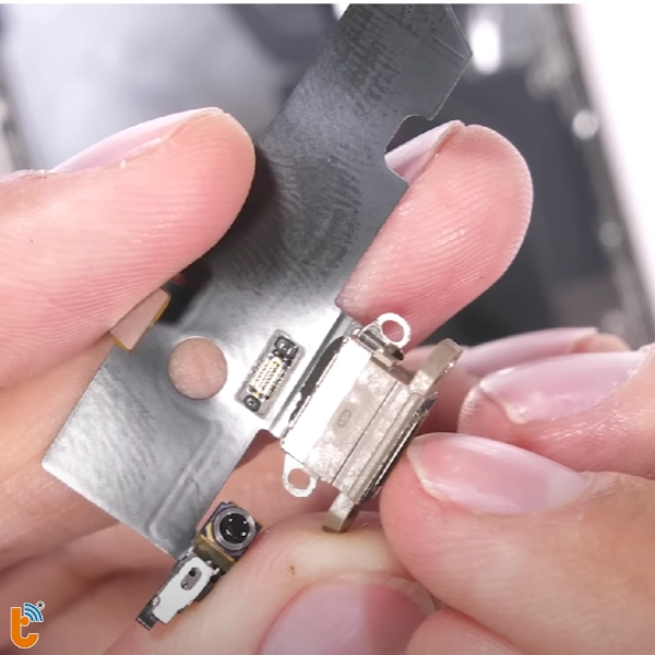 thay chân sạc mới