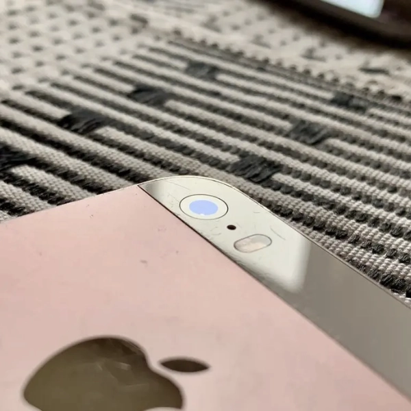 Thay đèn flash iPhone SE 2016