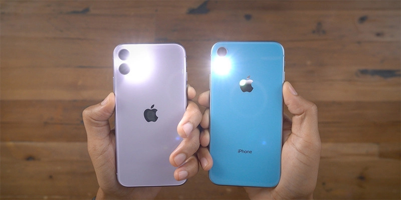 Thay flash iPhone 11