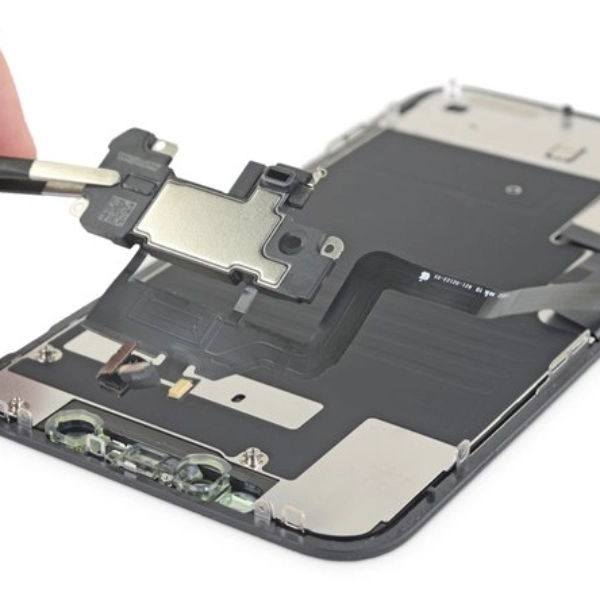 Thay loa trong iPhone 11 - Thành Trung Mobile