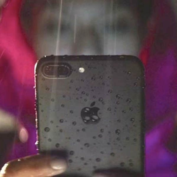 thay nút nguồn iPhone 7 Plus 4