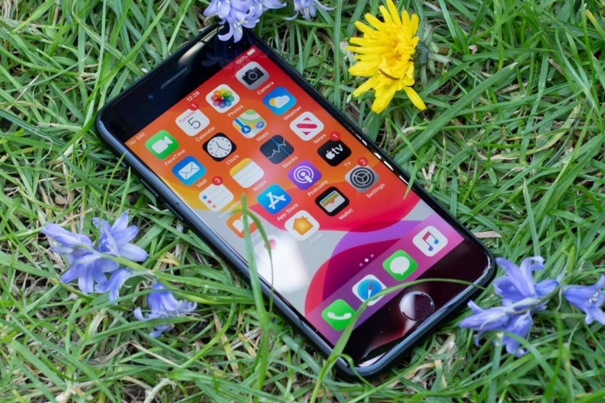 Bảo quản màn hình điện thoại cẩn thận, tránh bị vật nặng đè lên