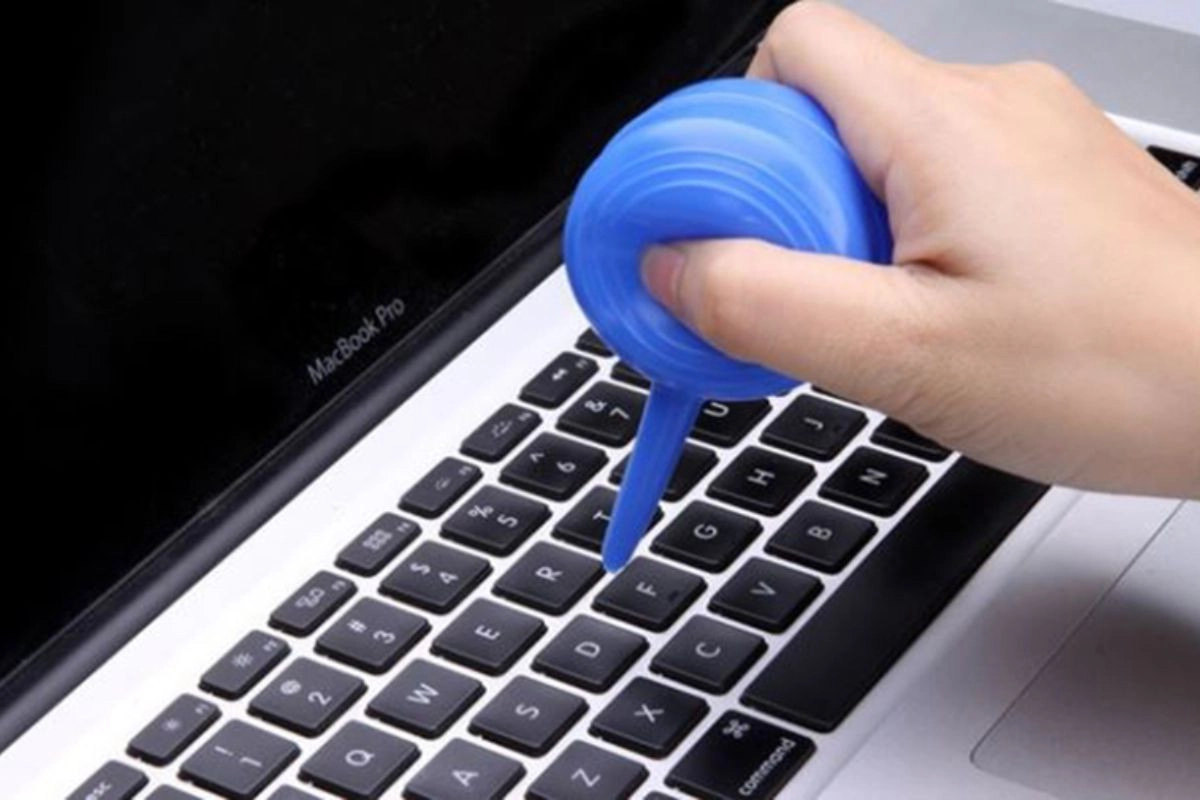 Có thể dùng ống thổi mini để làm sạch