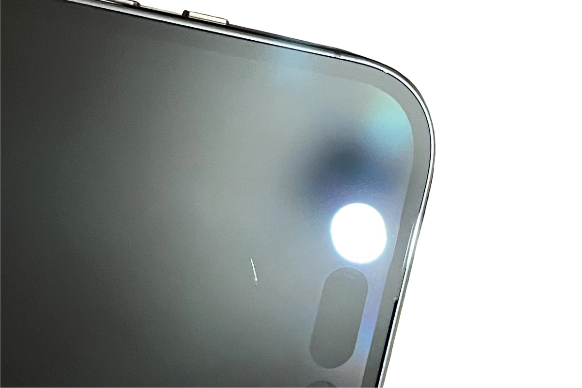 Xóa vết xước trên màn hình IPhone 14