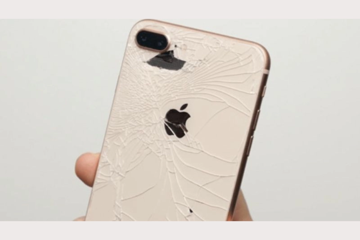 iPhone 8 bị vỡ mặt kính sau