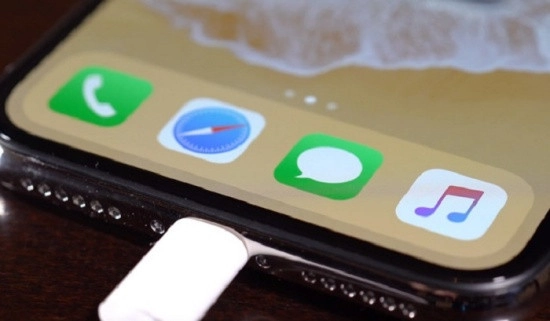 Quá trình sạc pin bị cản trở khi chân sạc bị hư hỏng