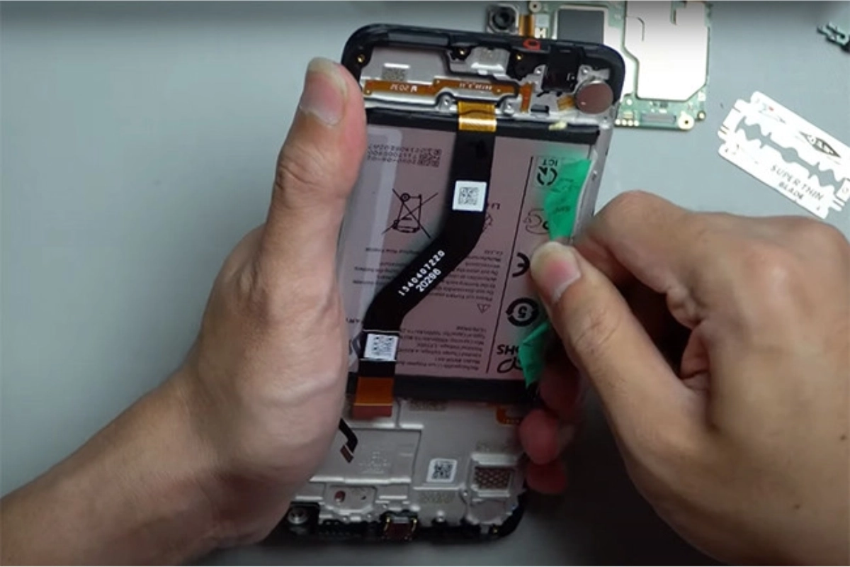 thay pin Vsmart Joy 4 1