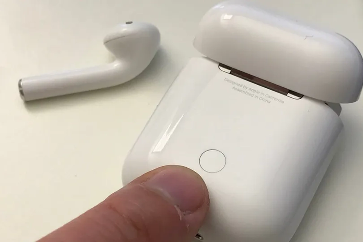 Nút reset của AirPods