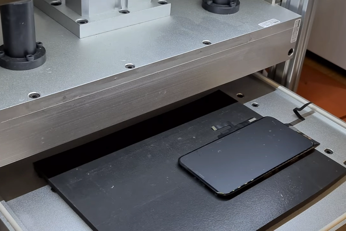 Ép kính iPhone 11 tại Thành Trung Mobile 