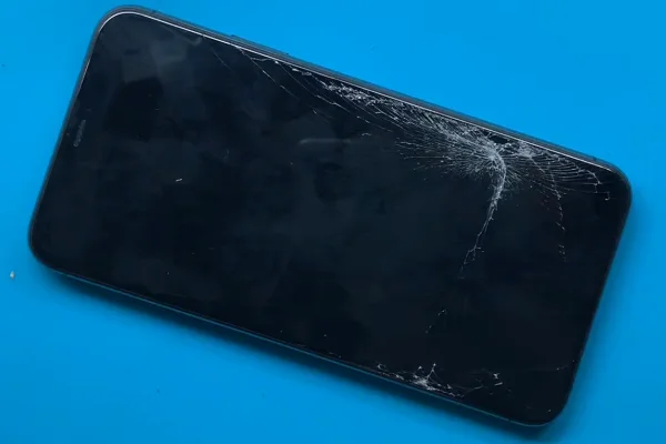 thay-cam-ung-iphone-11-pro-max-do-roi-vo