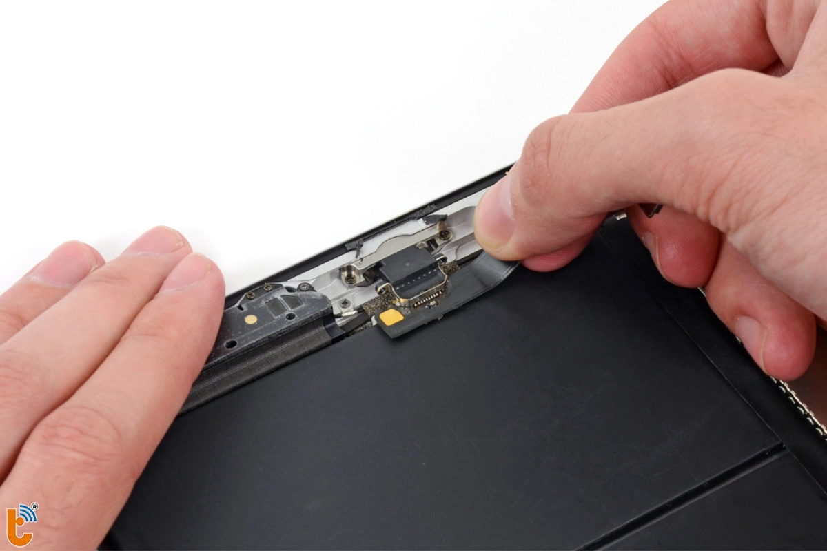 Thay Chân Sạc iPad zin chính hãng tại Thành Trung Mobile