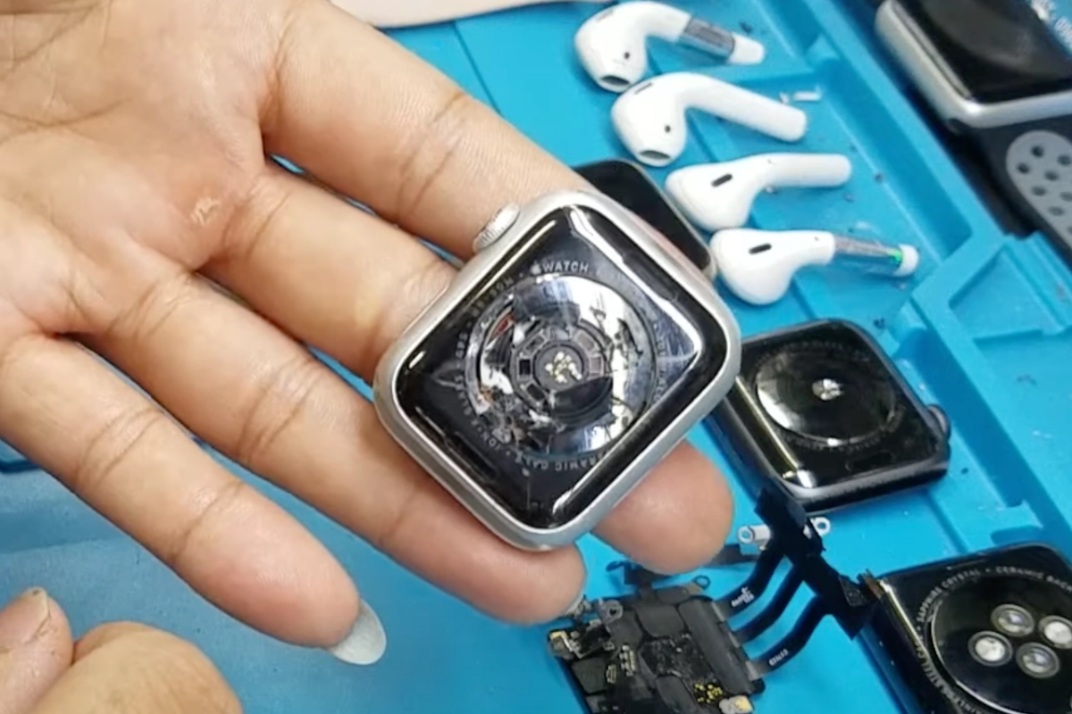 Apple Watch bị vỡ đế sạc