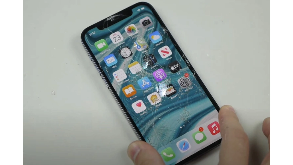 IPhone 12 mini bị vỡ mặt kính