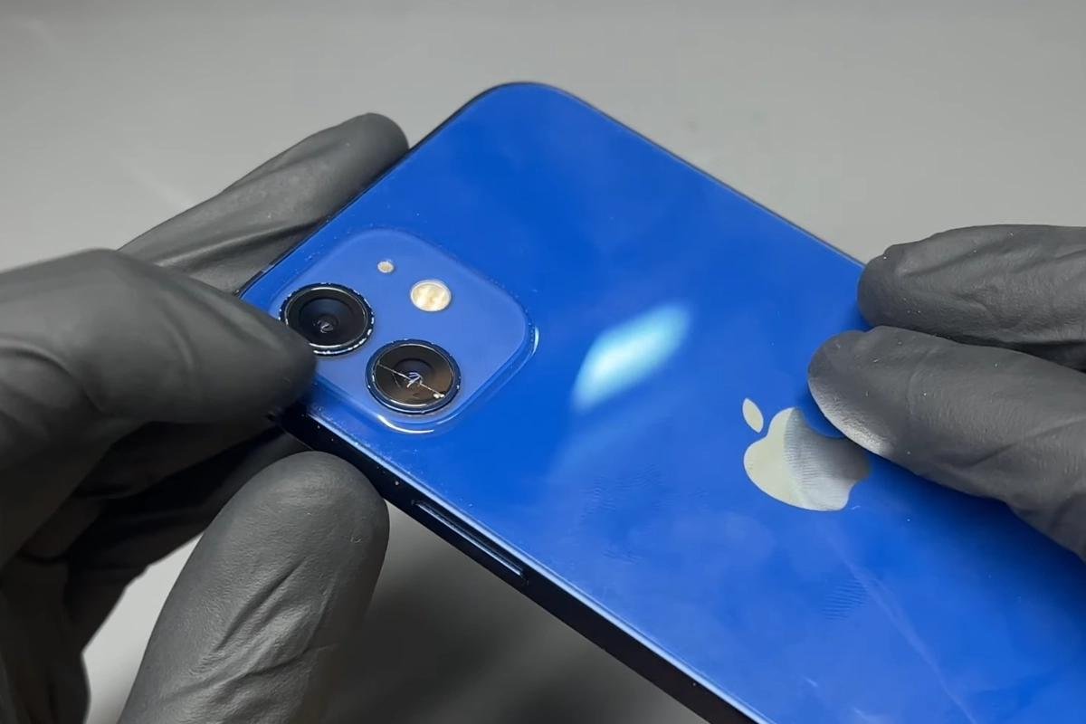 Thay kính camera iPhone 12 bị vỡ 1
