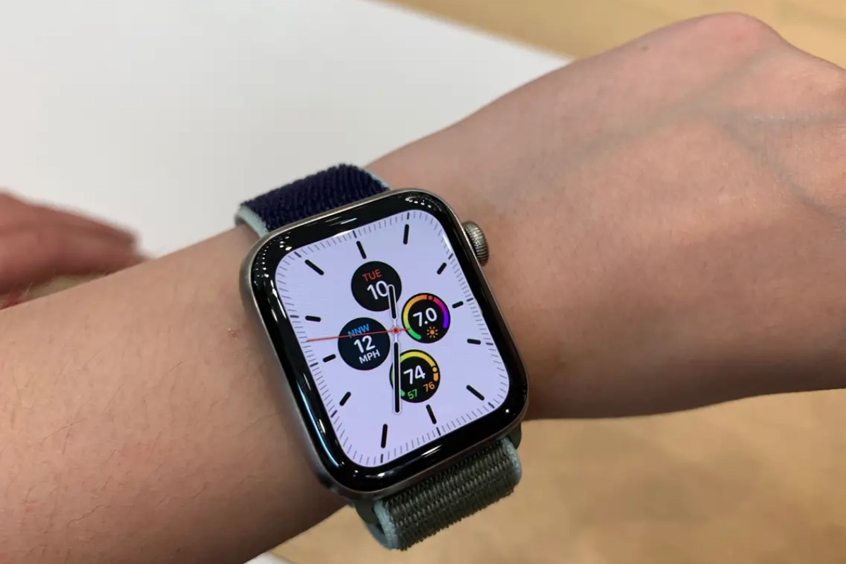 Màn hình iWatch 4 sau khi thay