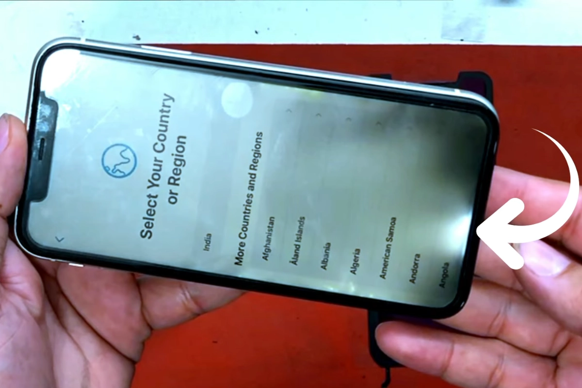 thay phản quang iphone XR bị vệt trắng đen