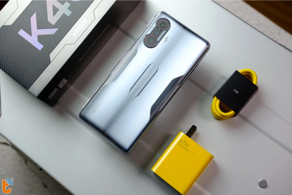 Sử dụng cáp sạc và củ sạc chính hãng của máy để bảo quản pin K40 gaming