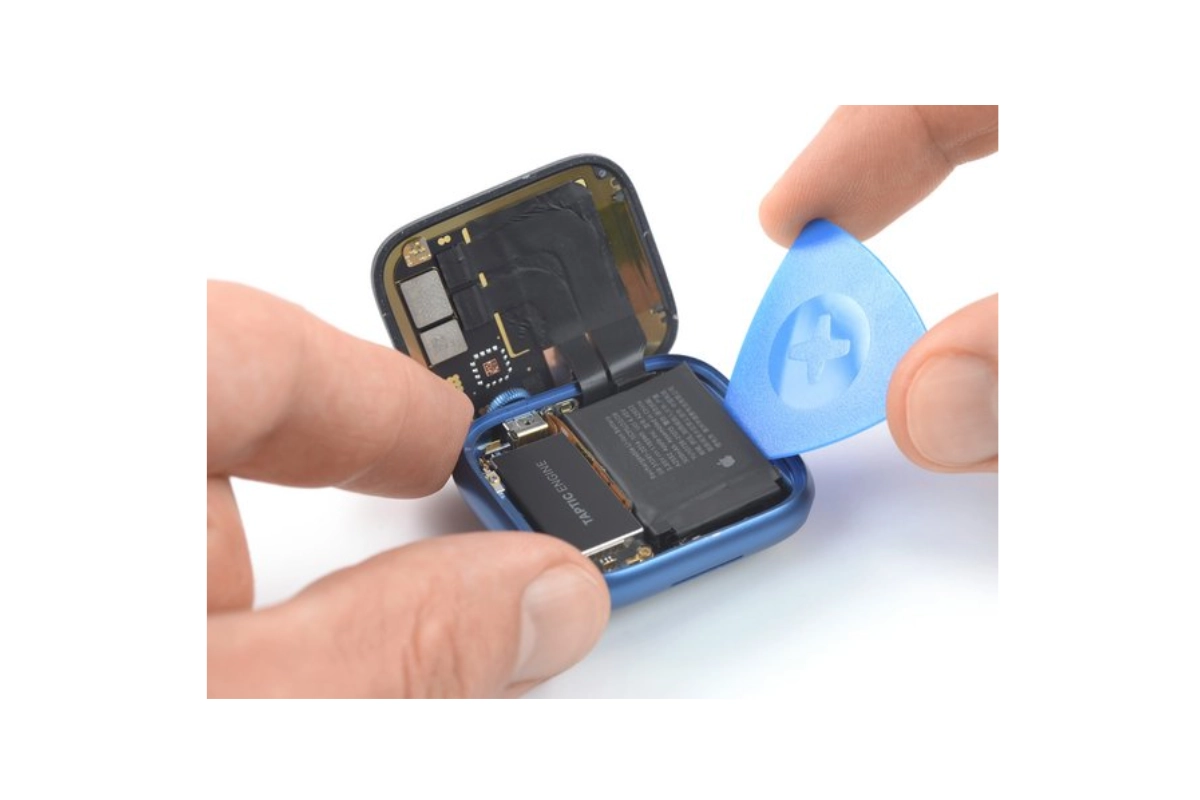 Tiến hành thay pin Apple Watch Series 7