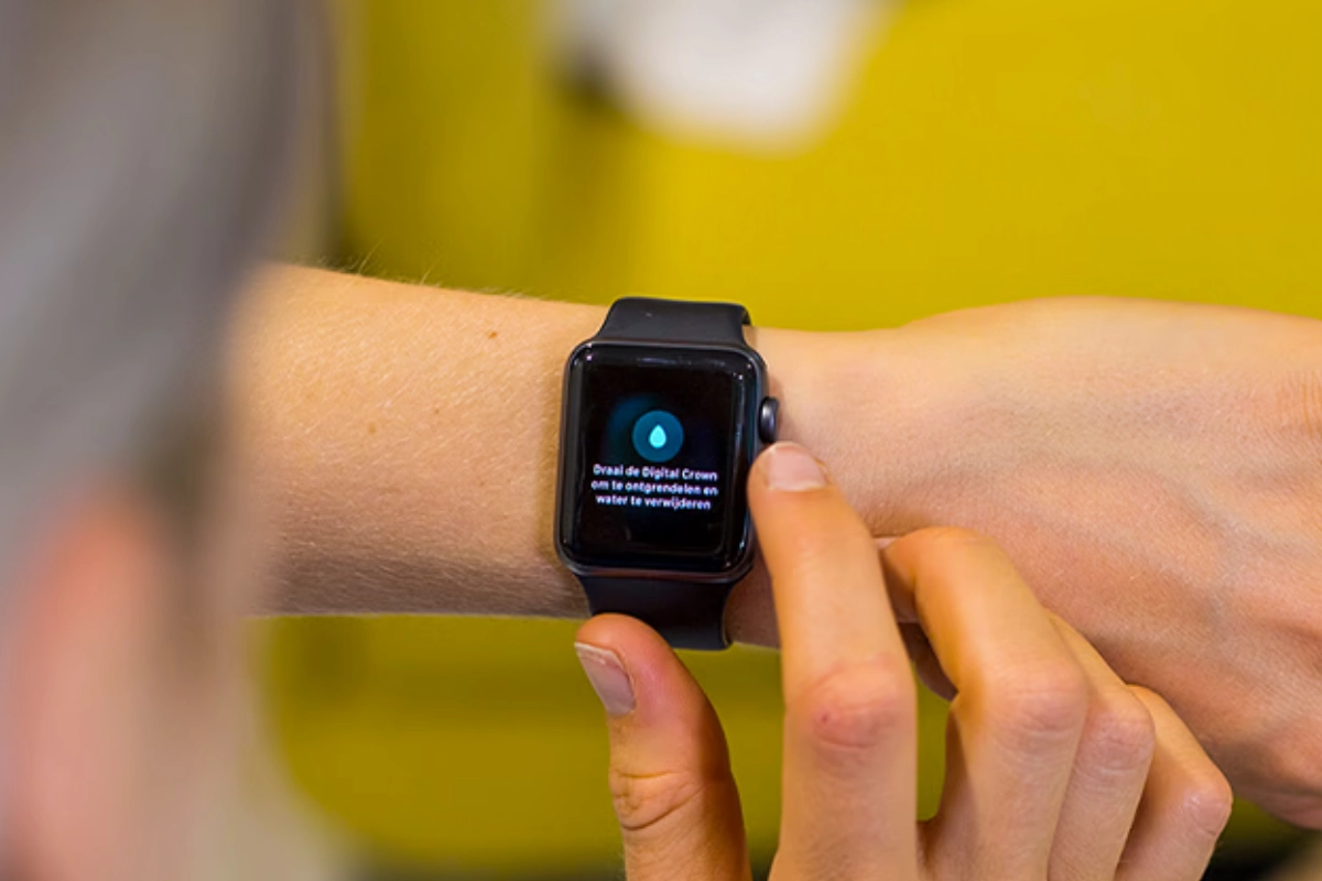 apple-watch-se-khang-nuoc