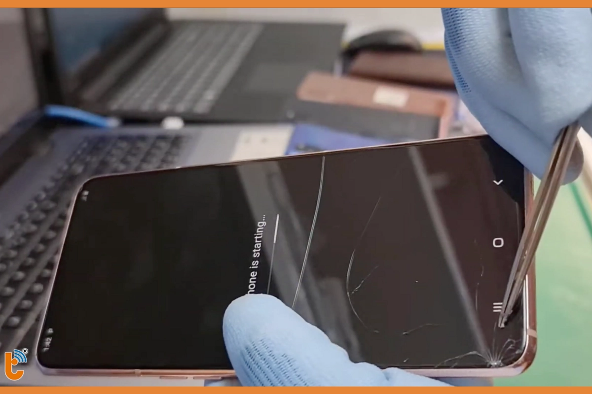 mat kinh samsung a80 bi vo