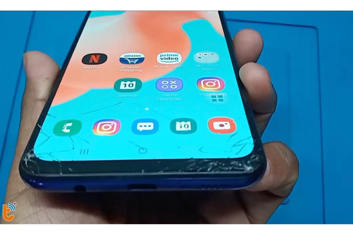 mat kinh samsung galaxy m21 bi nut vo