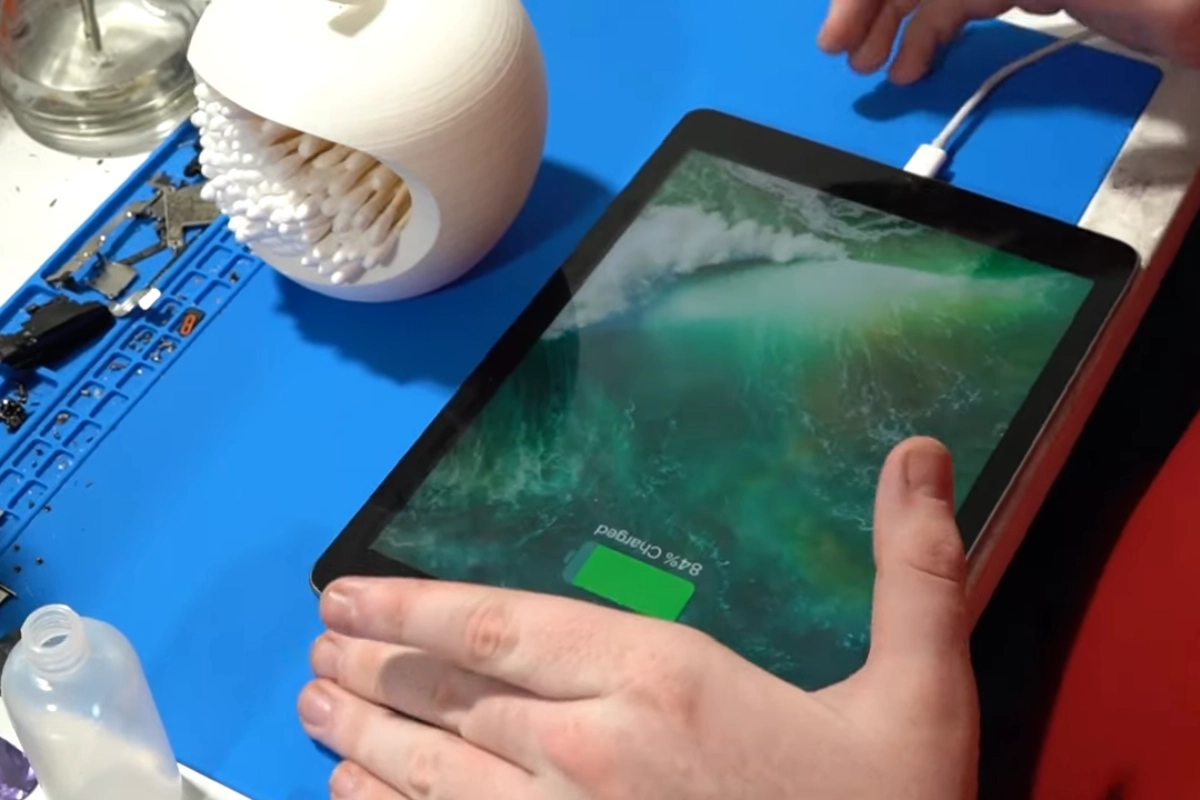 iPad Air 5 sạc lúc được lúc không