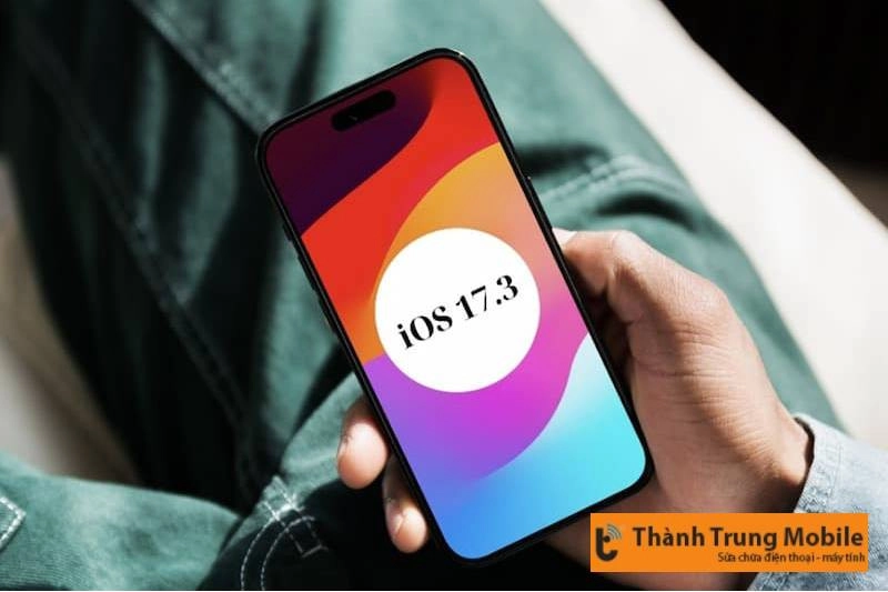 iOS 17.3 đang chạy trên máy iPhone khi hoàn tất cập nhật