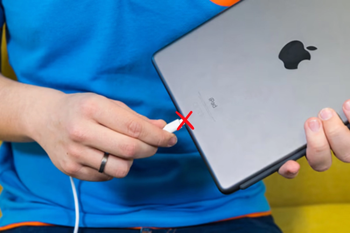 Không cắm sạc được cho iPad Gen 10
