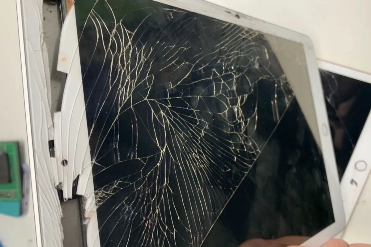 Màn hình iPad Mini 5 bị nứt vỡ