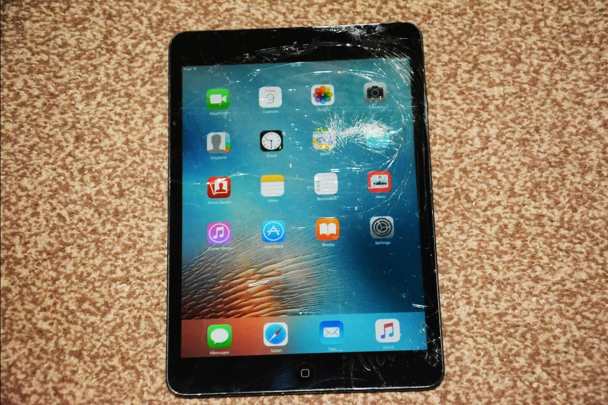 Mặt kính iPad Mini nứt vỡ do vô tình rơi rớt, va đập mạnh