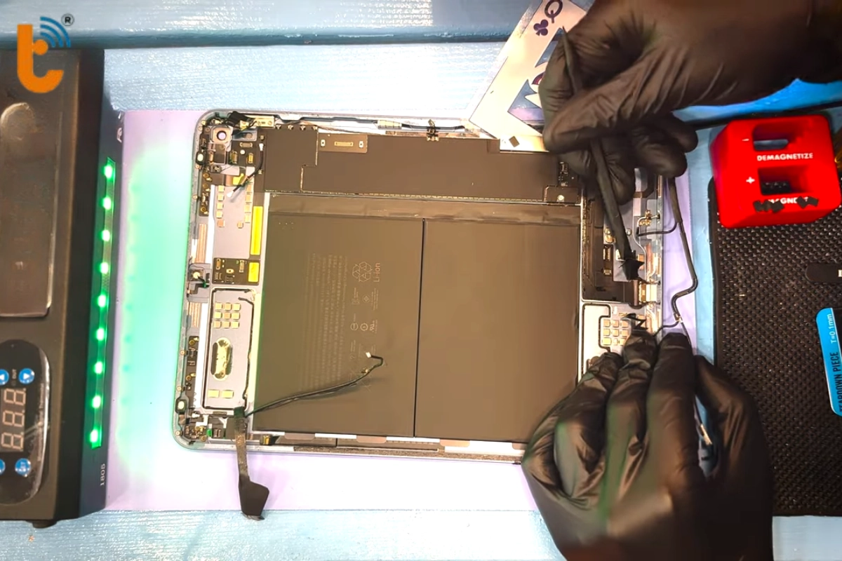 Quy trình thay chân sạc iPad Air 5