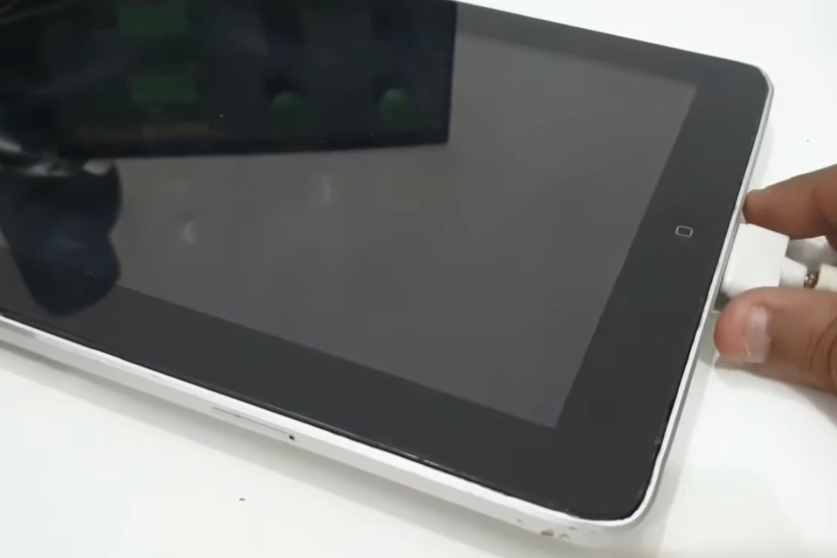 Sạc pin cho iPad 2 nhưng không vào pin