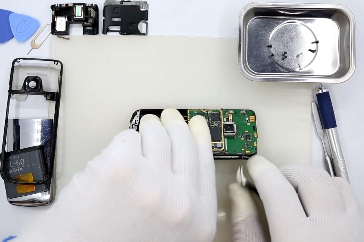 Sửa lỗi điện thoại Nokia 6700 mất nguồn