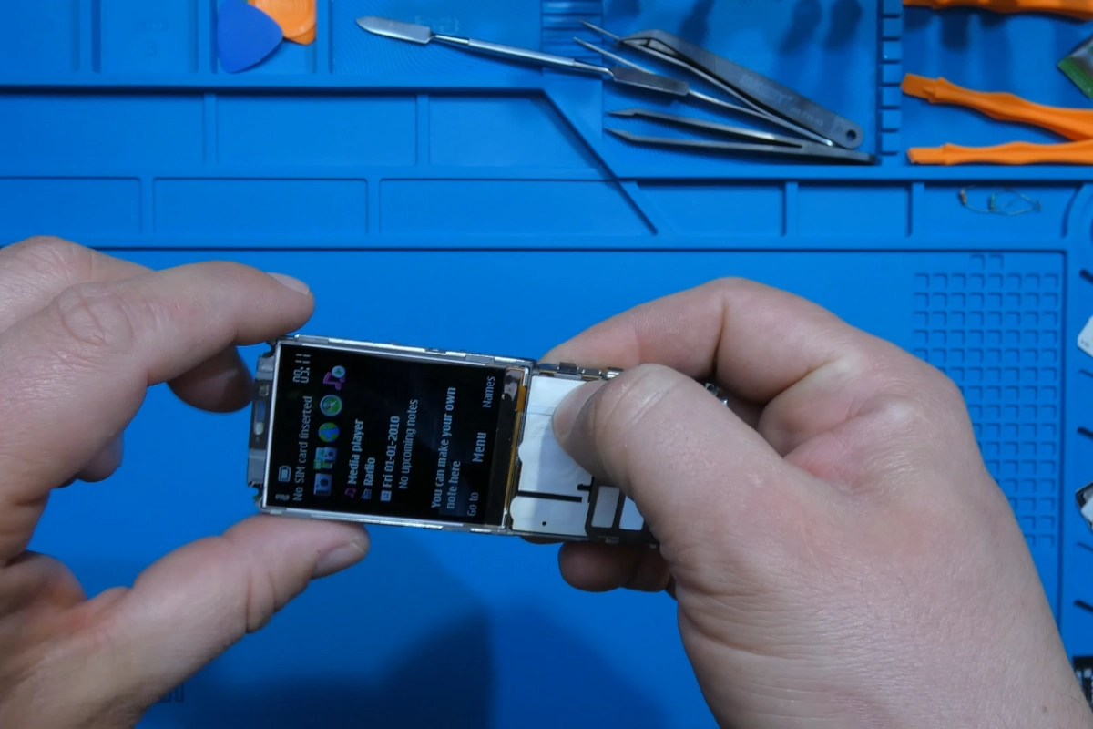 Sửa chữa bàn phím Nokia 6700 bị liệt phím