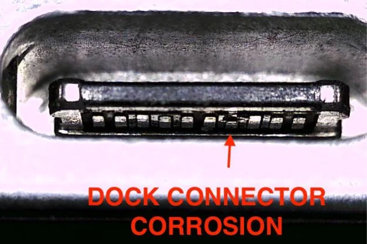 Thay chân sạc iPad Gen 8 khi bị rỉ sét