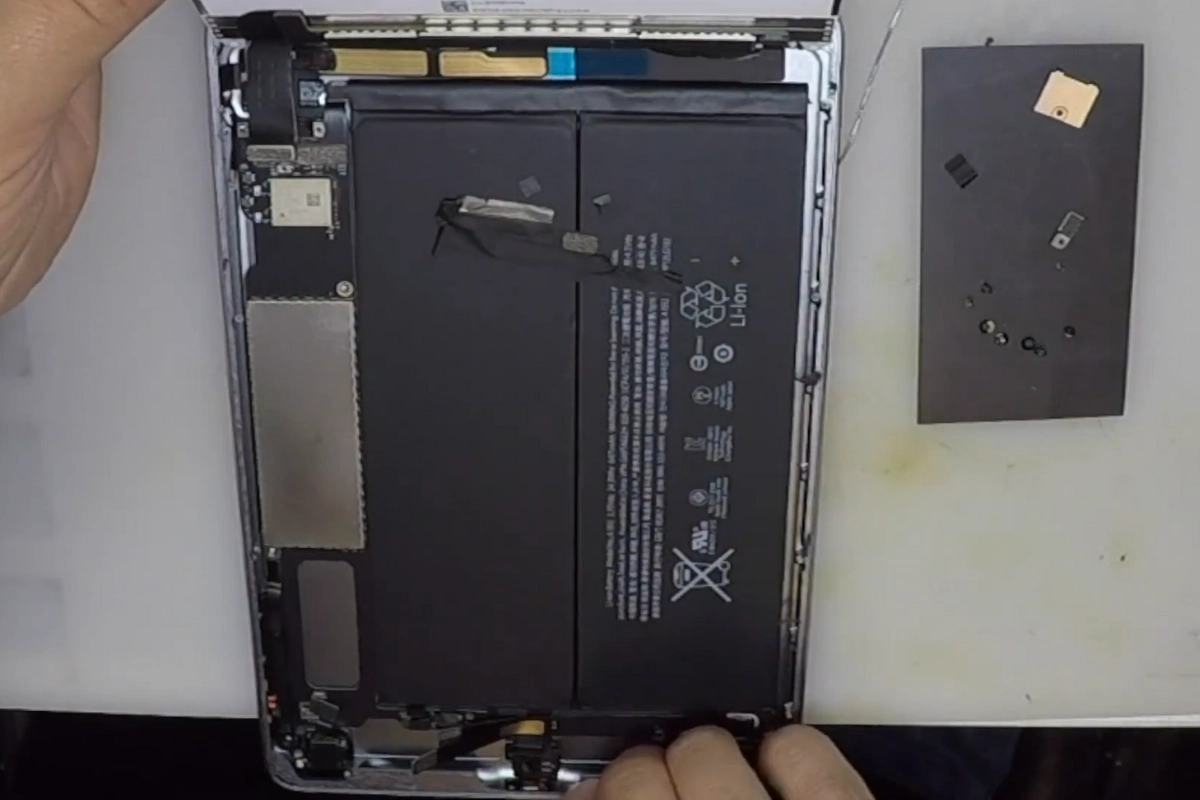 Thay chân sạc iPad Mini 3, 2, 1